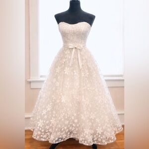Elegant White Lace Wedding Dress